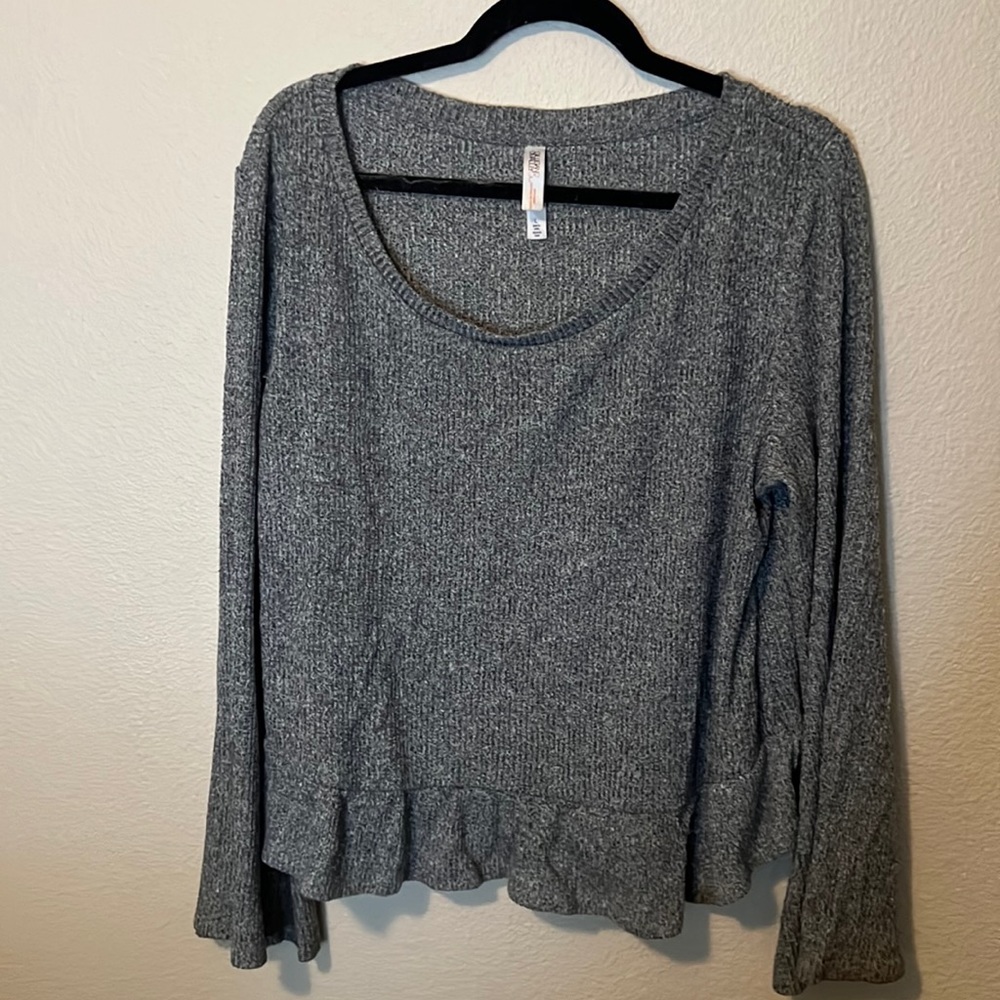 Wide sleeve scoop neck sweater peplum